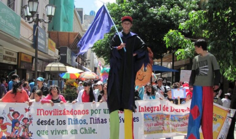 La Caleta presenta libro conmemorativo sobre su trabajo con la niñez “Somos futuro hoy”
